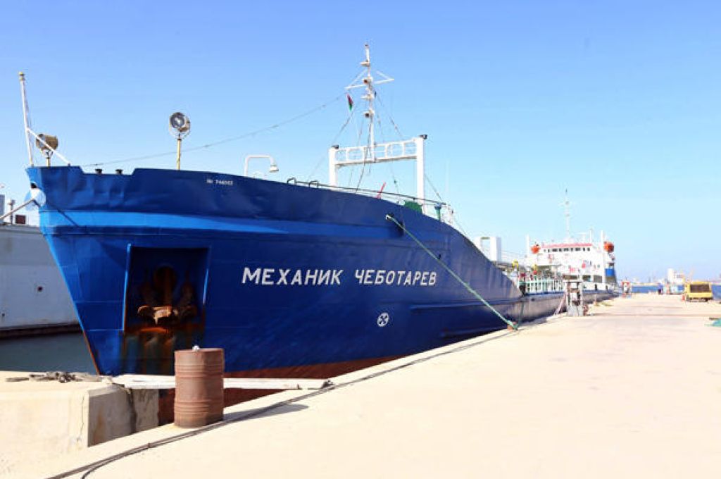 يتم القبض على البعض والآخرين لا يمكن المساس بهم .. ميدل إيست ايكونوميك تكشف عن شبكة مهربين النفط الليبي