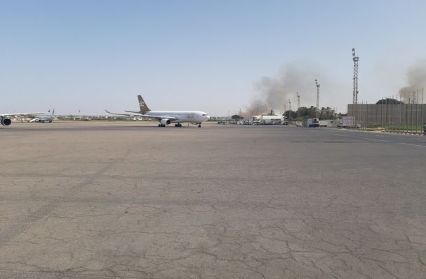 تعرض مطار معتيقة الدولي للقصف و استمرار حركة الطيران