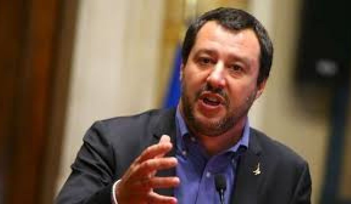 سالفيني يتهم باريس بأنها سبب الفوضي في ليبيا