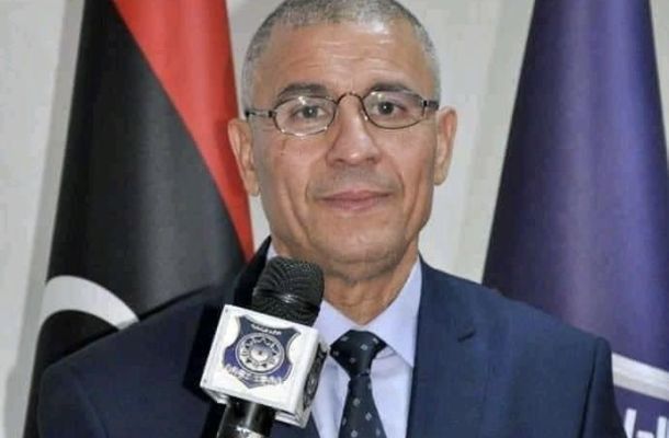 وزارة الزراعة تبحث مع أعضاء جمعية الواحات التعاونية لمنتجي التمور كيفية مساعدة المزارعين في تسويق إنتاجهم