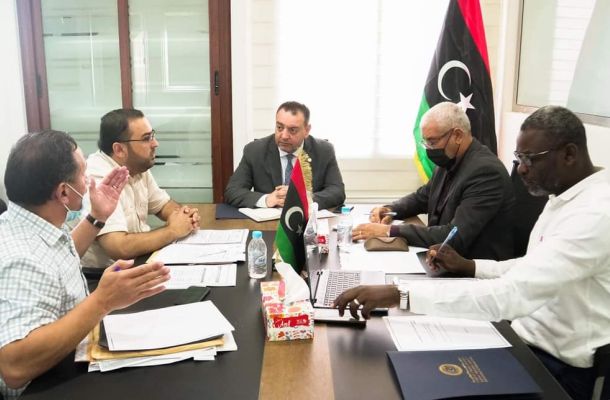 وزير المواصلات بحكومة الوحدة الوطنية يتابع مشاريع القطاع