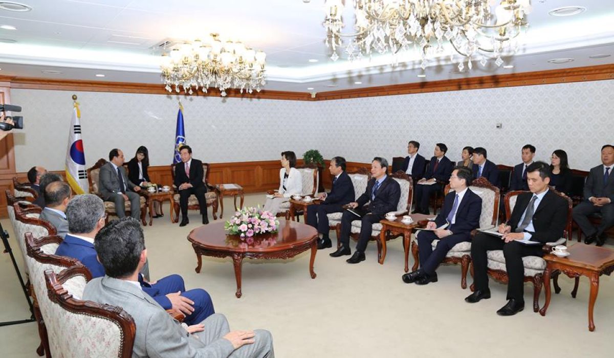 معيتيق يجتمع مع رئيس الوزراء الكوري و عودة الشركات محور الإجتماع