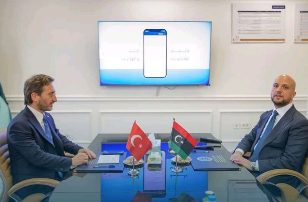 الكبير يعقد اجتماعاً هاماً مع لجنة تقييم شركات الدفع الإلكتروني بالمركزي