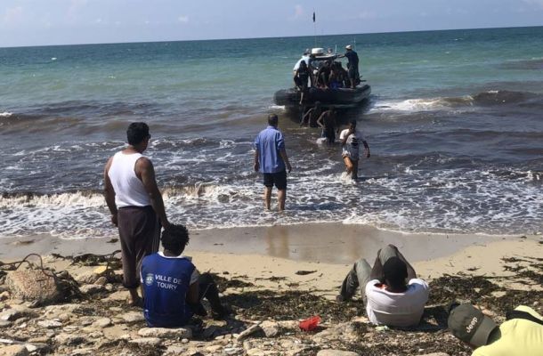 عميد بلدية جنزور يناقش مع العامة للكهرباء الاستعدادت لعودة الشركات الكورية المنفذة لمحطة غرب طرابلس