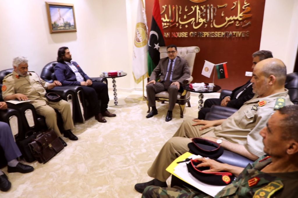 الشحومي: انهيار قيمة العملات يشكل مخاطر شديدة على الاقتصاد المحلي