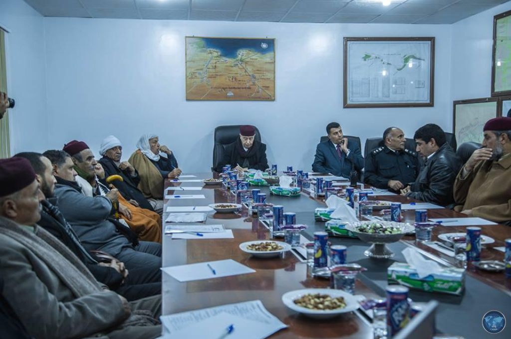 رئيس شركة سرت يعقد اجتماعا مع مدير أمن منفذ البريقة البحري