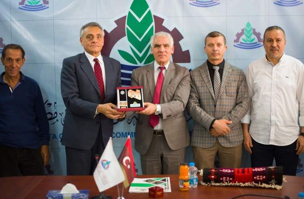 وزارة المواصلات تؤكد قرب تسيير رحلات مجدولة ومنتظمة لغات