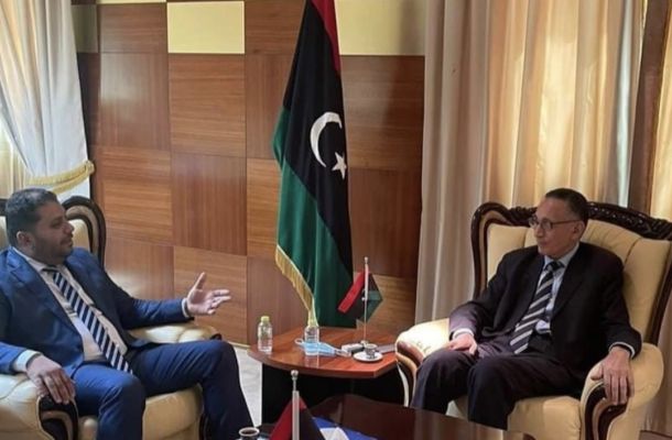 خلال زيارته للحقول النفطية.. محمد عون يؤكد على سعي الوزارة بتفعيل قرار زيادة مرتبات القطاع بنسبة 67%