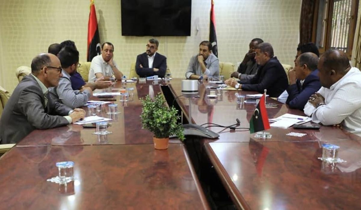 "التومي" يبحث مع عدد من عمداء بلديات الجنوب كيفية حلحلة بعض العراقيل والمختنقات التي تواجههم