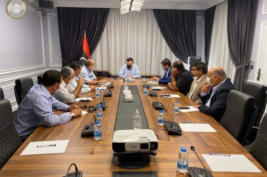 ميناء البريقة يعلن وصول ناقلة لتفريغ النفط المخزن