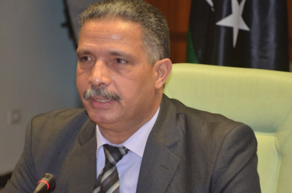 الجمارك تُتلف كميات من أكياس السكر غير صالحة للاستهلاك البشري