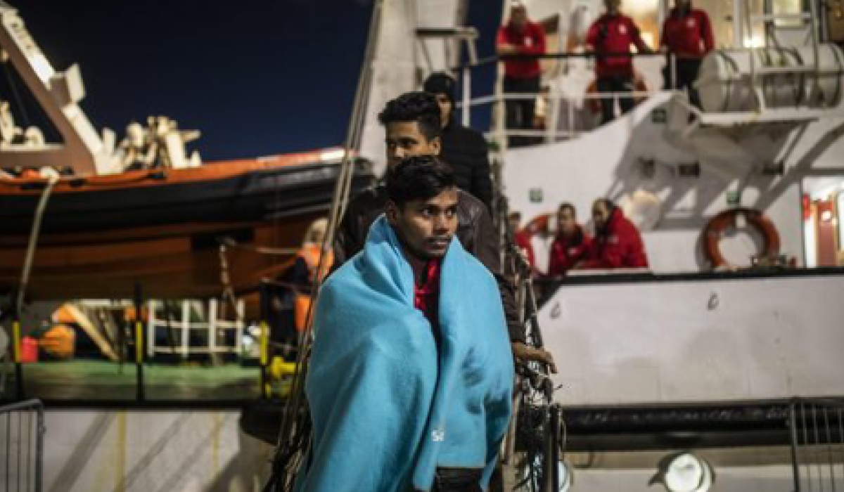 واشنطن تايمز: الاتحاد الأوروبي بين تهريب النفط وقضية المهاجرين