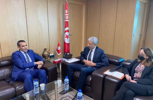 خاص.. رئيس القابضة للإتصالات ينفي لصدى أخبار تجميد جميع العقود مع الشركات الغربية