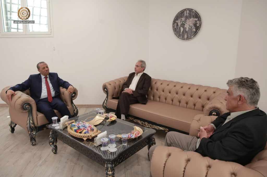 "السراج" يناقش عددًا من الملفات الخدمية الخاصة ببلدية زوارة