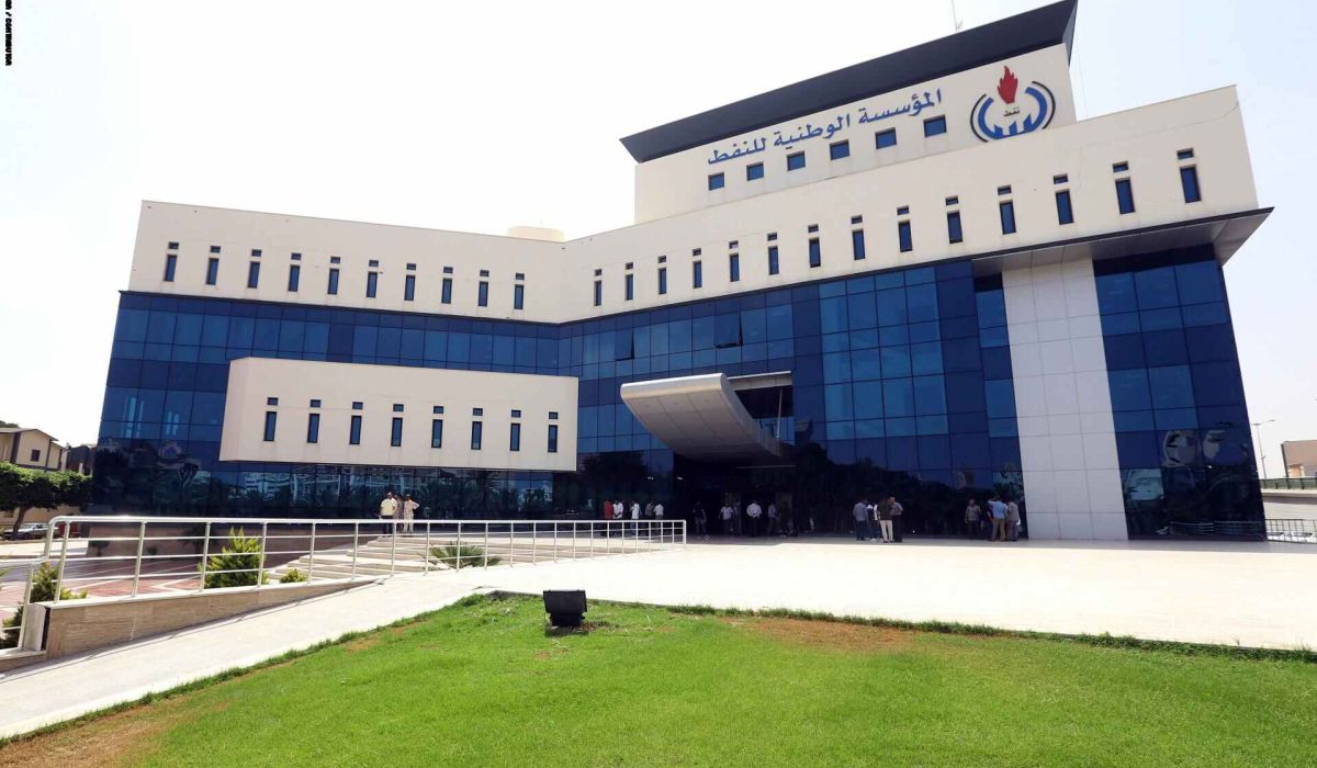 "الوطنية للنفط" تستلم شحنة أخرى من المستلزمات الخاصة بالطواقم الطبية