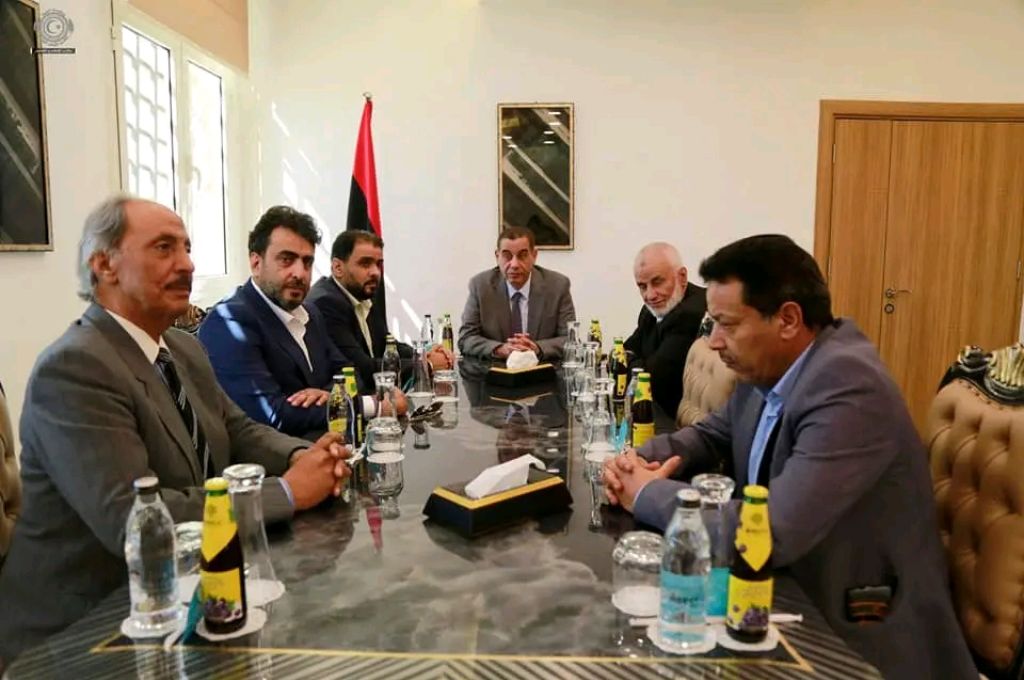 يتم القبض على البعض والآخرين لا يمكن المساس بهم .. ميدل إيست ايكونوميك تكشف عن شبكة مهربين النفط الليبي