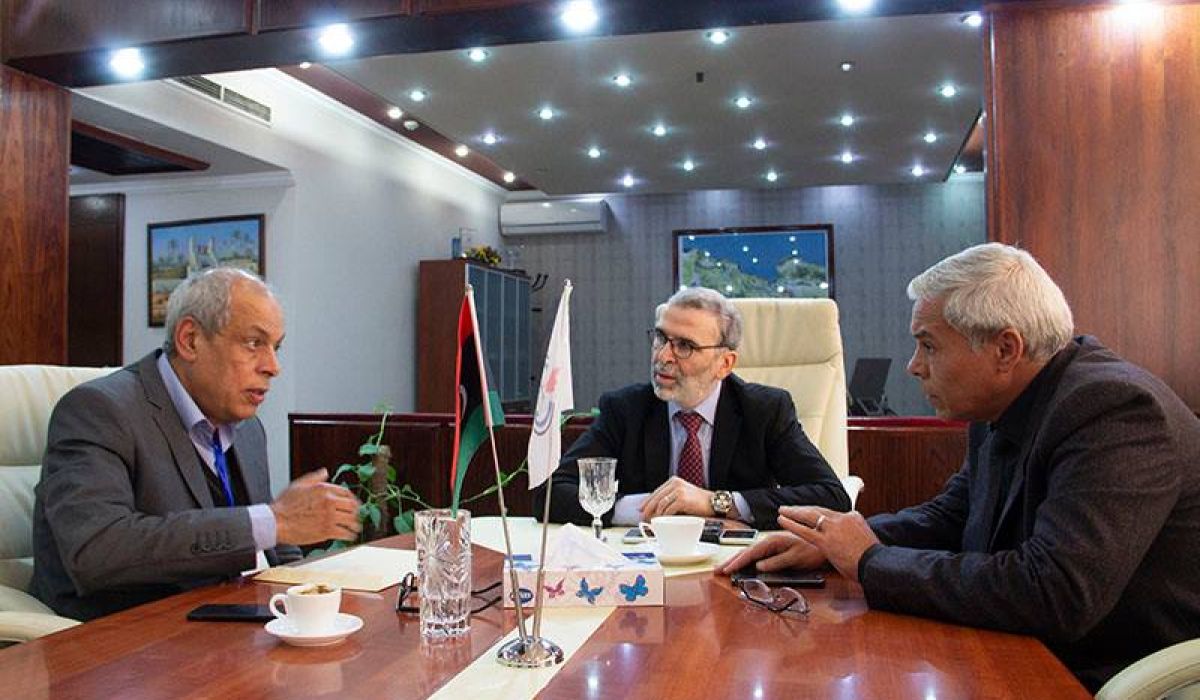 صنع الله يستعرض مع مدير معهد النفط للتأهيل والتدريب خطط المعهد لعام 2019