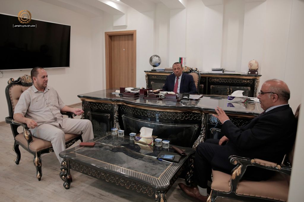 موقع بريطاني: ليبيا والولايات المتحدة تحققان في الذهب المشتبه به للتجارة النقدية بين فنزويلا وحفتر