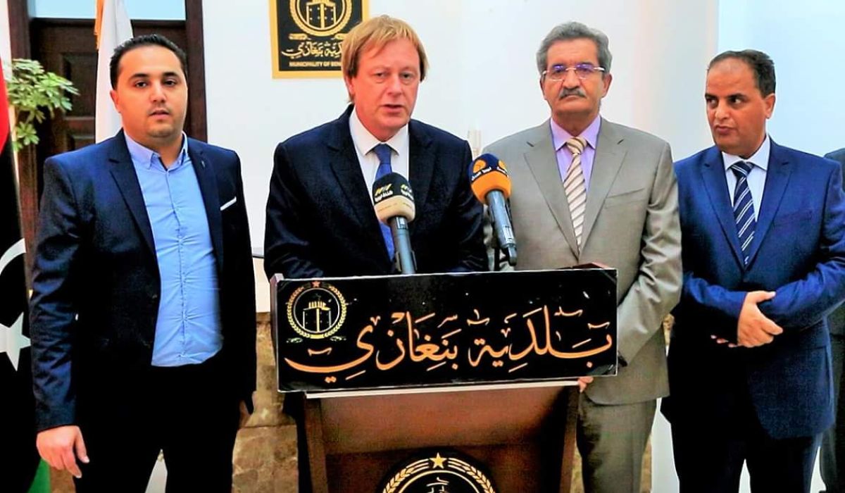 عميد بلدية بنغازي يناقش مع السفير البريطاني كيفية إقامة منتدى اقتصادي بالمدينة