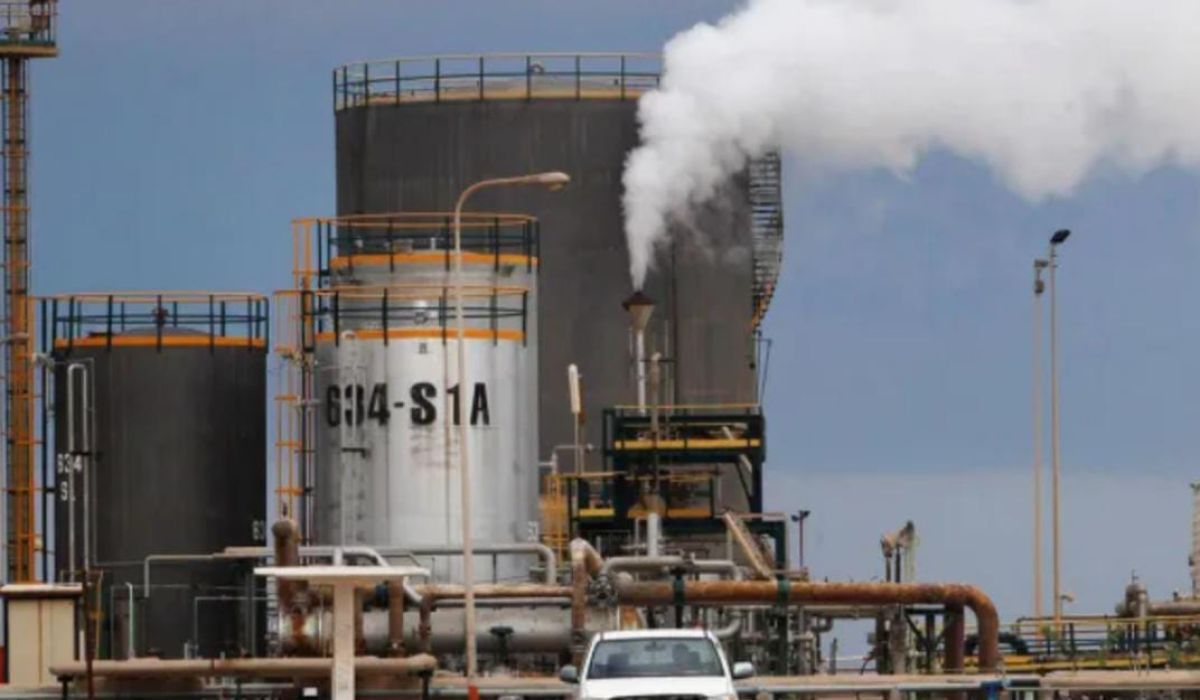 اندبندنت: تهديدات بإقفال النفط من جديد في حال لم يتم نقل "الوطنية النفط" شرق البلاد ومخاوف من وصاية دولية على النفط الليبي