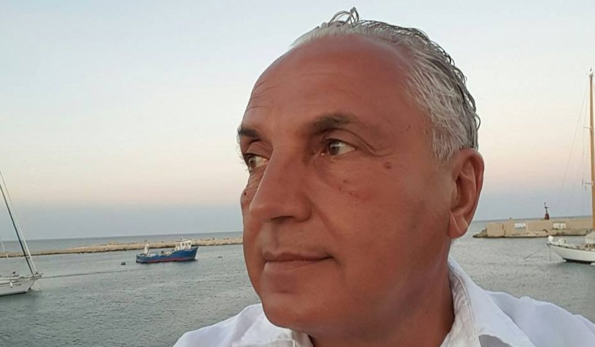 حسني بي يُطالب بالتوقف عن طباعة العملة ويضع حلولًا للوضع الاقتصادي