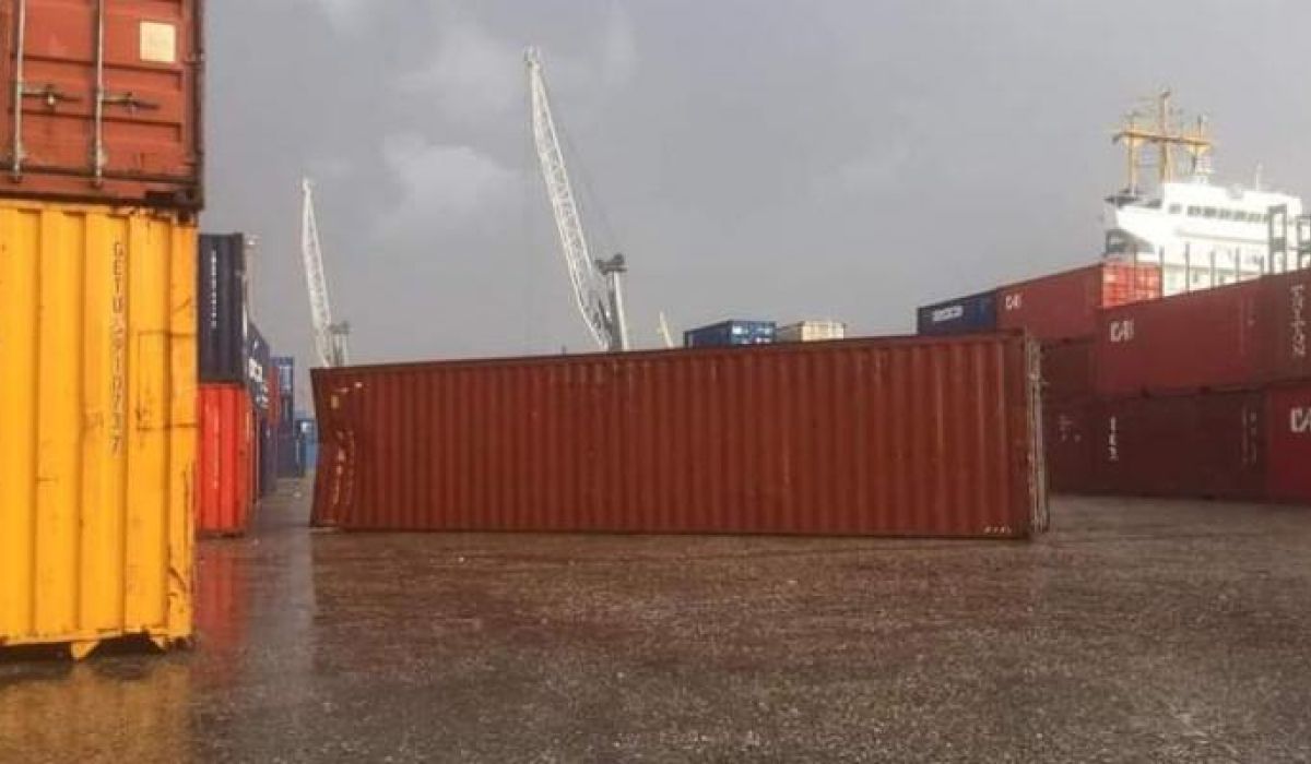 من بينها تحطم سفينة... حوادث بحرية بمينائي طرابلس ومصراتة نتيجة العاصفة