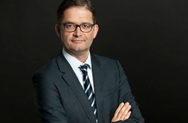 وثائق توضح تكليف الرئاسي لطيران النفط بنقل الجرحى من قواته للعلاج بالخارج