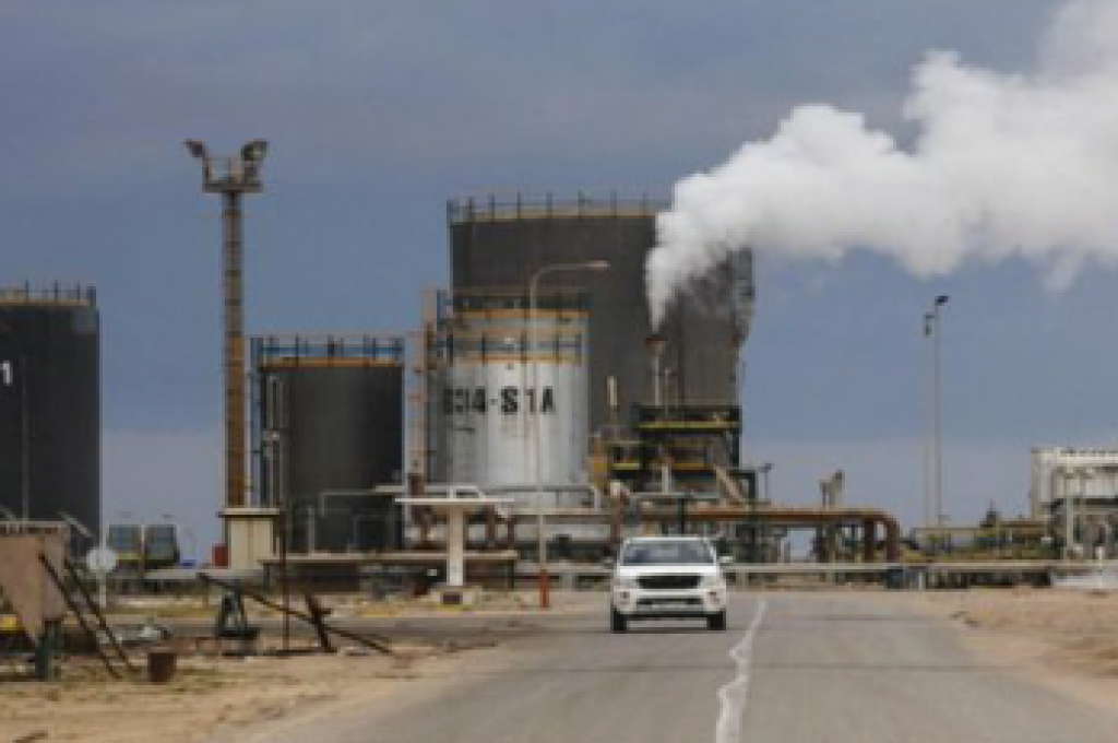 "أويل برايس": من سينتصر في الحرب على نفط ليبيا؟