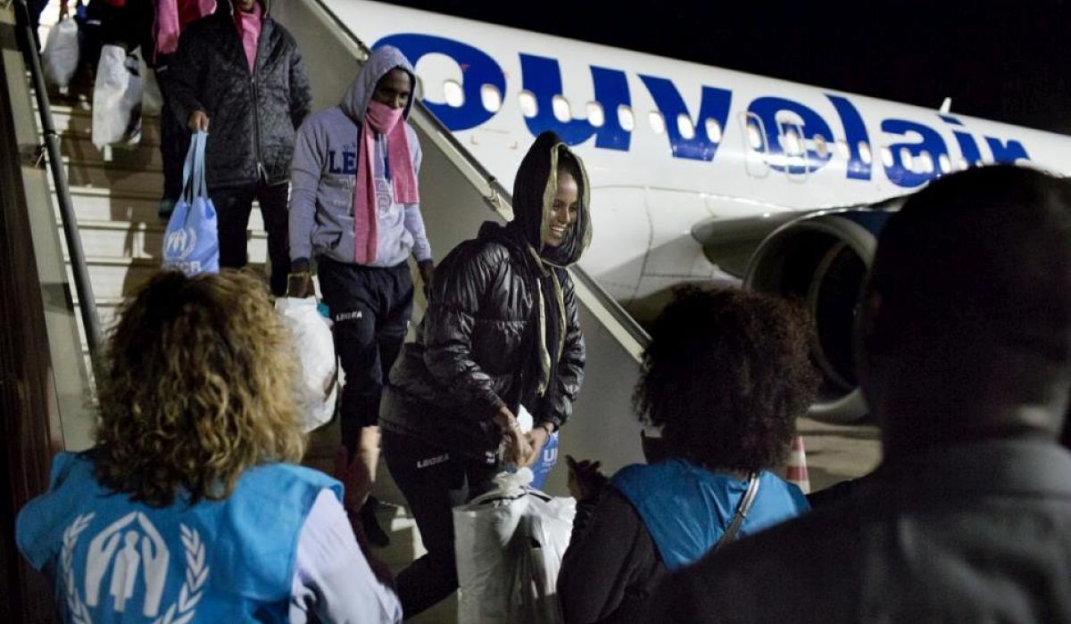 بعثة الاتحاد الأوروبي تصرح بعودة 19 ألف مهاجر غير قانوني إلى بلدانهم من ليبيا