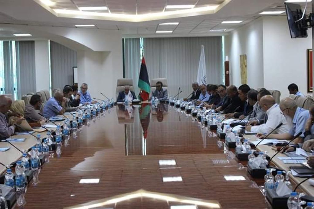 ميناء الخمس يستقبل خمس بواخر تجارية و371 حاوية بضائع