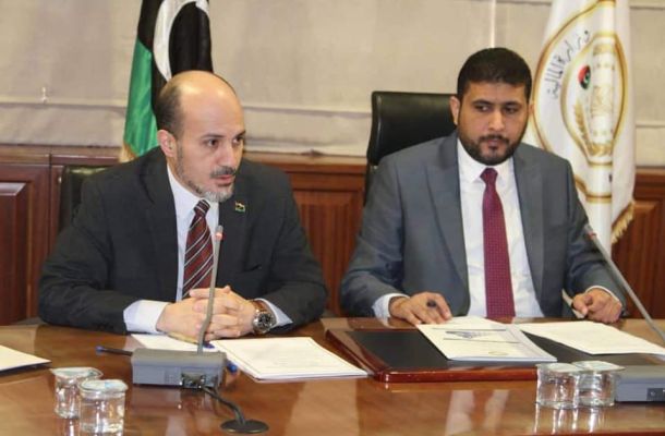 الدولار يسجل انخفاضا ملحوظاً بالسوق الموازي