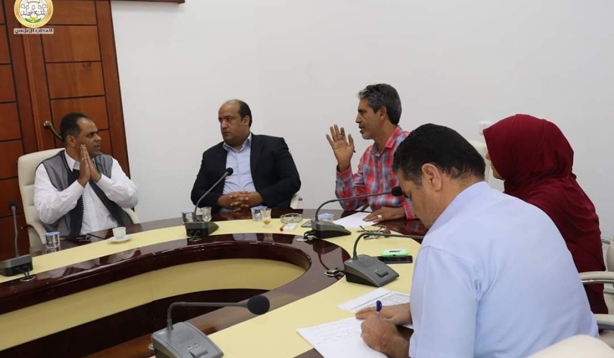 بلدي بني وليد يبحث آلية توزيع السيولة النقدية على المواطنين