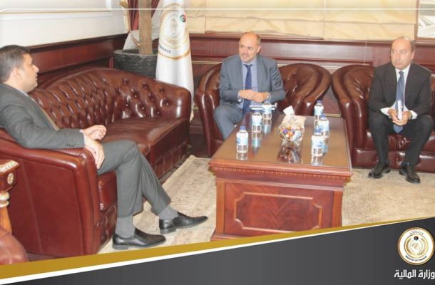 الحكومة المؤقتة تبحث آليات الاستفادة من الأراضي الزراعية والمستصلحة