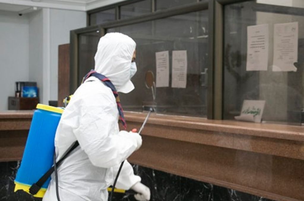 مركزي بنغازي يُوقف صرف وقبول الإيداعات بالعملة الورقية في المصارف التجارية