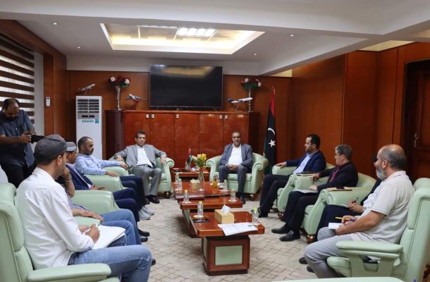 رئيس حكومة الوحدة الوطنية يبحث أوضاع مهجري بنغازي