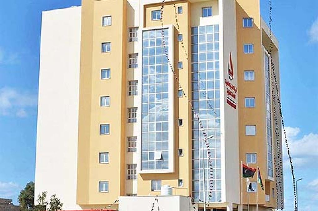 بعد تقليص عدد ساعات حظر التجول.. "الاحيمر" يصدر تعليماته بفتح المصارف التجارية بالمنطقة الشرقية