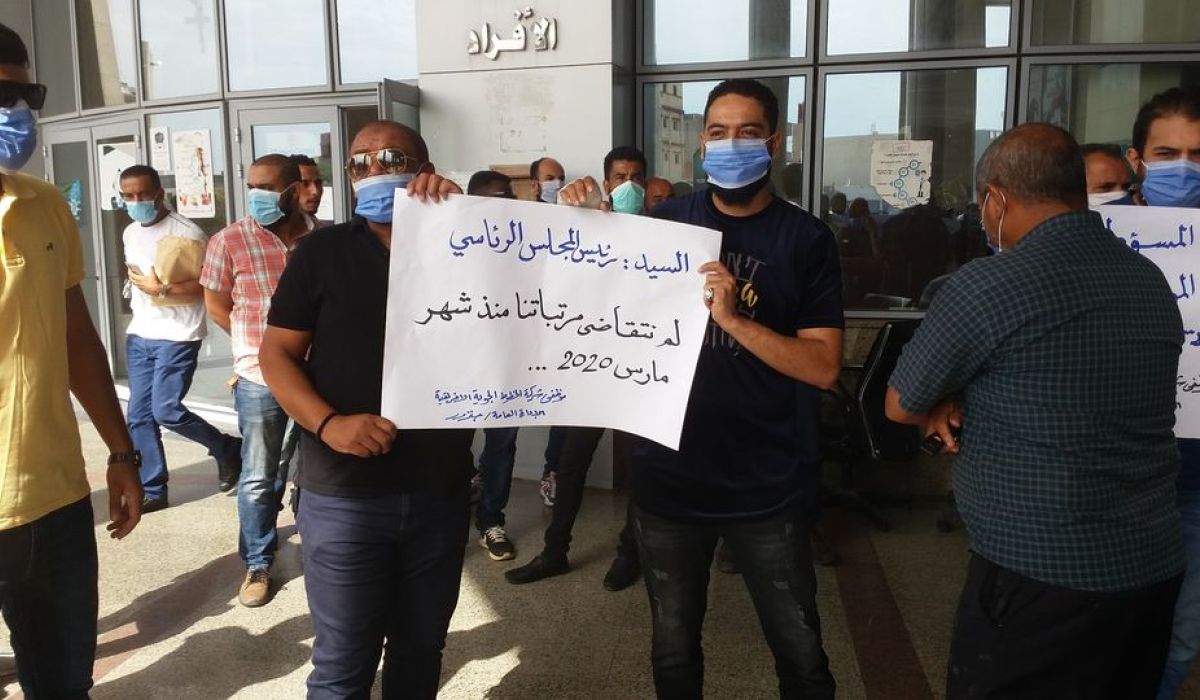 وقفة احتجاجية لموظفي شركة الخطوط الجوية الأفريقية للمطالبة بالإفراج عن مرتباتهم الموقوفة منذ ستة أشهر