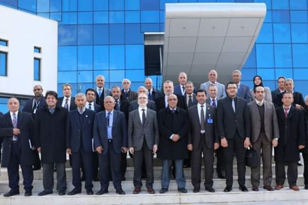 هبوط أسعار النفط في الأسواق العالمية إلى حدود 65 دولارا للبرميل