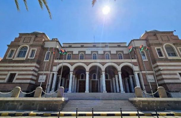 "الشريف": المواطن العادي لا يحتاج إلى تقارير وآراء خبراء ليفهم حقيقة ما يجري.. وهذه المعاناة ومظاهرها أصدق من كل البيانات والتقارير