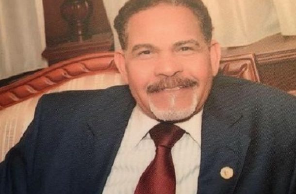 مشيراً إلى التهريب والمضاربة .. وزير المالية السابق "بومطاري" ينتقد إجراءات المركزي ويصفها بإعلان رسمي عن استسلامه لمنظومة السوق السوداء