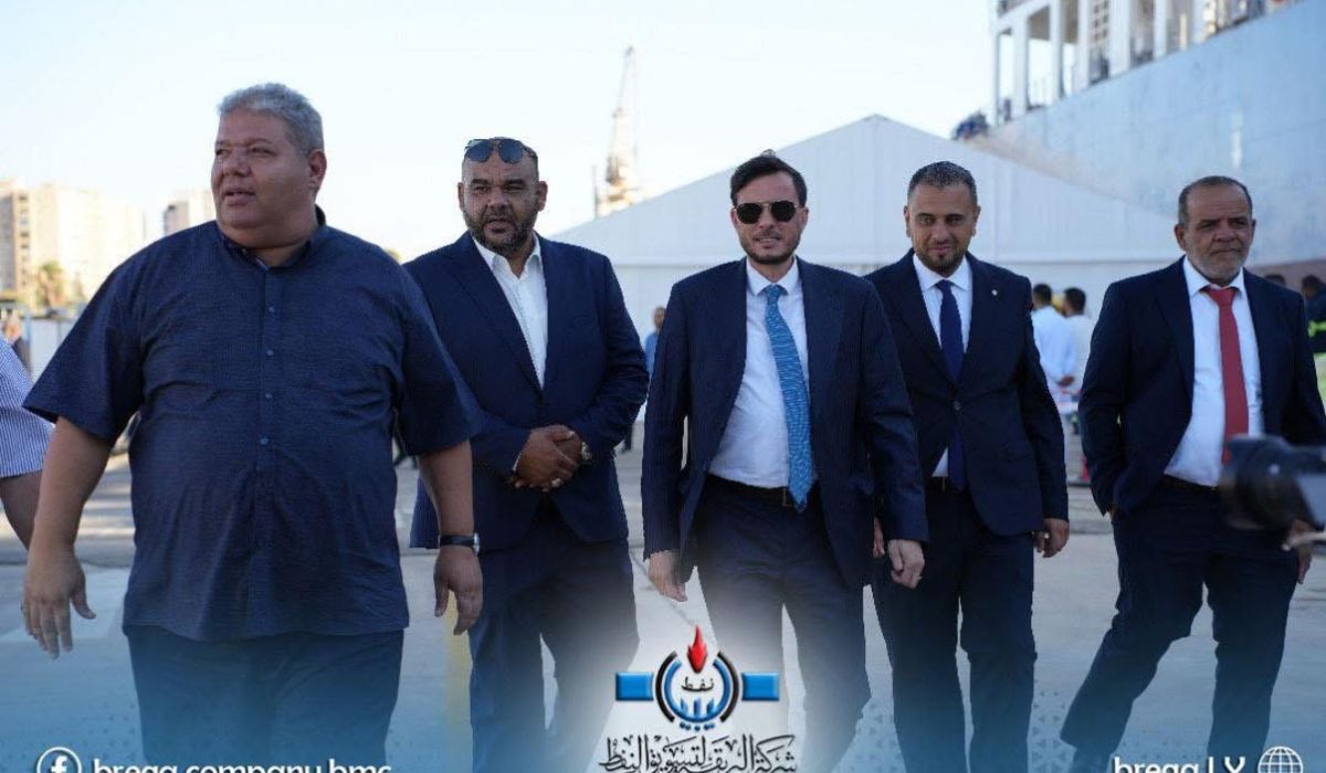 الليبيون عالقون في طوابير الوقود… والبريقة تختزل الأزمة في “ظاهرة الازدحام"