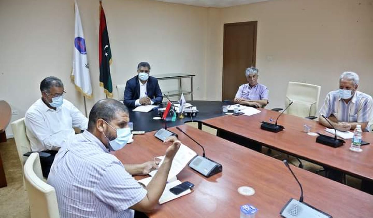 العامة للكهرباء تناقش صيانة الوحدات البخارية والغازية بمحطة كهرباء الخمس