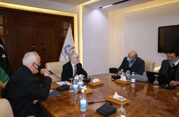 الرقابة الإدارية بالبيضاء تعقد اجتماعاً وتتناول خلاله عدة تفاصيل