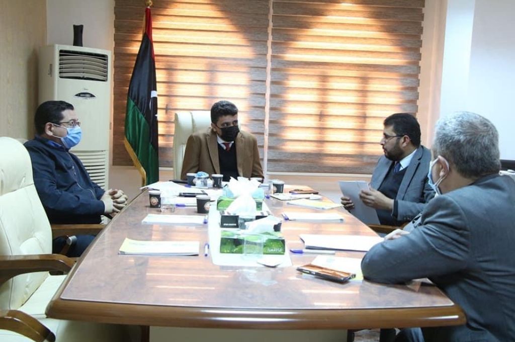وزير العمل يلتقي بالمجلس البلدي مرزق وشباب من المدينة