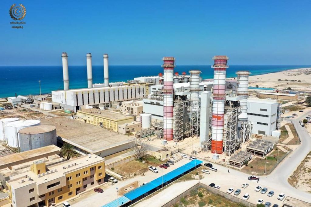 رويترز: ارتفاع أسعار النفط بدعم من بيانات اقتصادية أمريكية وتصاعد الصراع في ليبيا