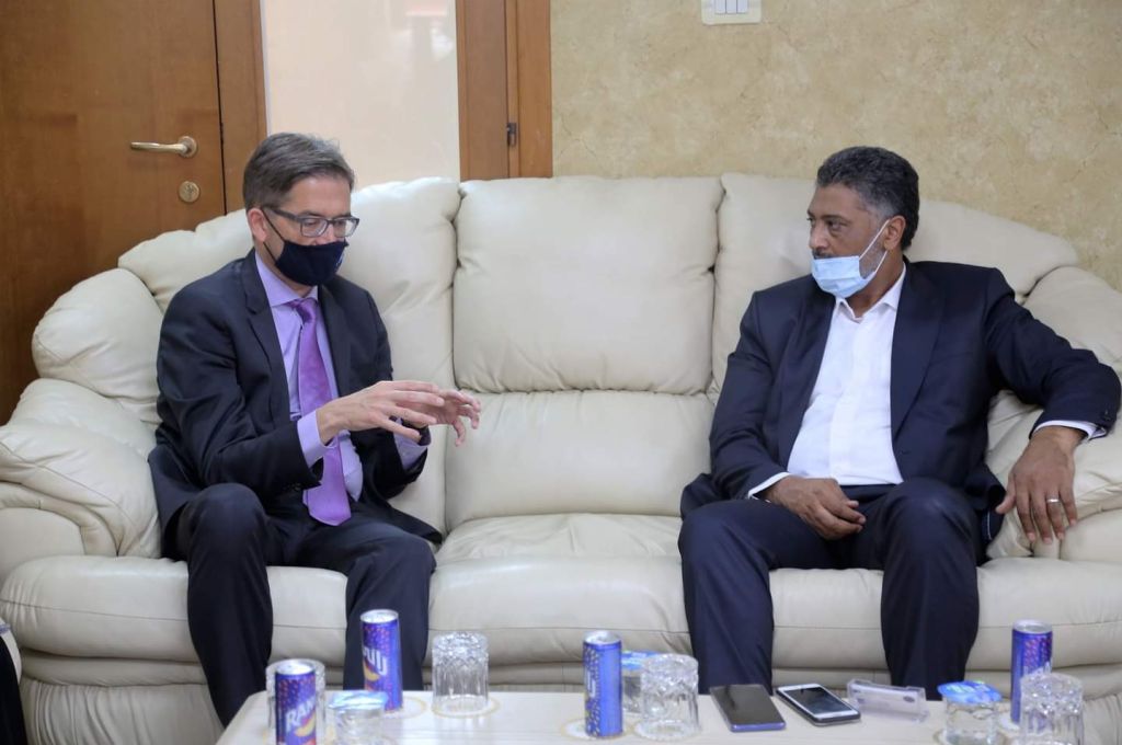 السفير الألماني يجتمع برئيس شركة الكهرباء ويقدم مقترحات لحل أزمة انقطاع التيار الكهربائي