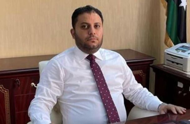 مع اقتراب حل أزمة المركزي بإعتماد ناجي عيسى محافظاً له .. الدولار يشهد هبوطاً حاداً