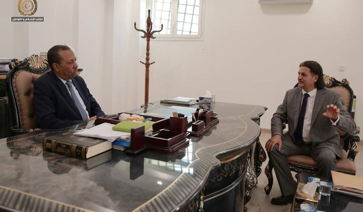 الثني يبحث مشكلة نقص الوقود بشركة الكهرباء في المنطقة الشرقية