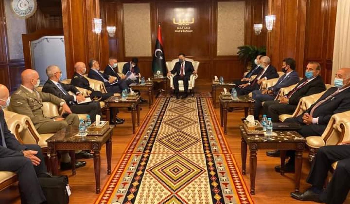 "السراج" ووزير الدفاع الإيطالي يؤكدان على الضرورة القصوى لعودة إنتاج النفط تحت إشراف المؤسسة الوطنية للنفط