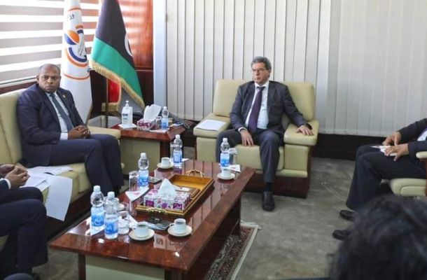 عميد بلدية سوق الجمعة يلتقي الشنطي لنقاش ملف عقود الشركات بالمنطقة